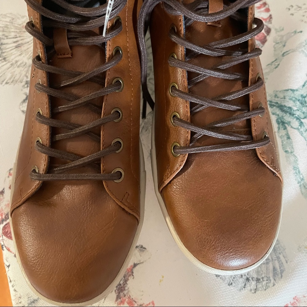 Tommy Hilfiger Chukka boots color Caramel. Never used. Brand new.